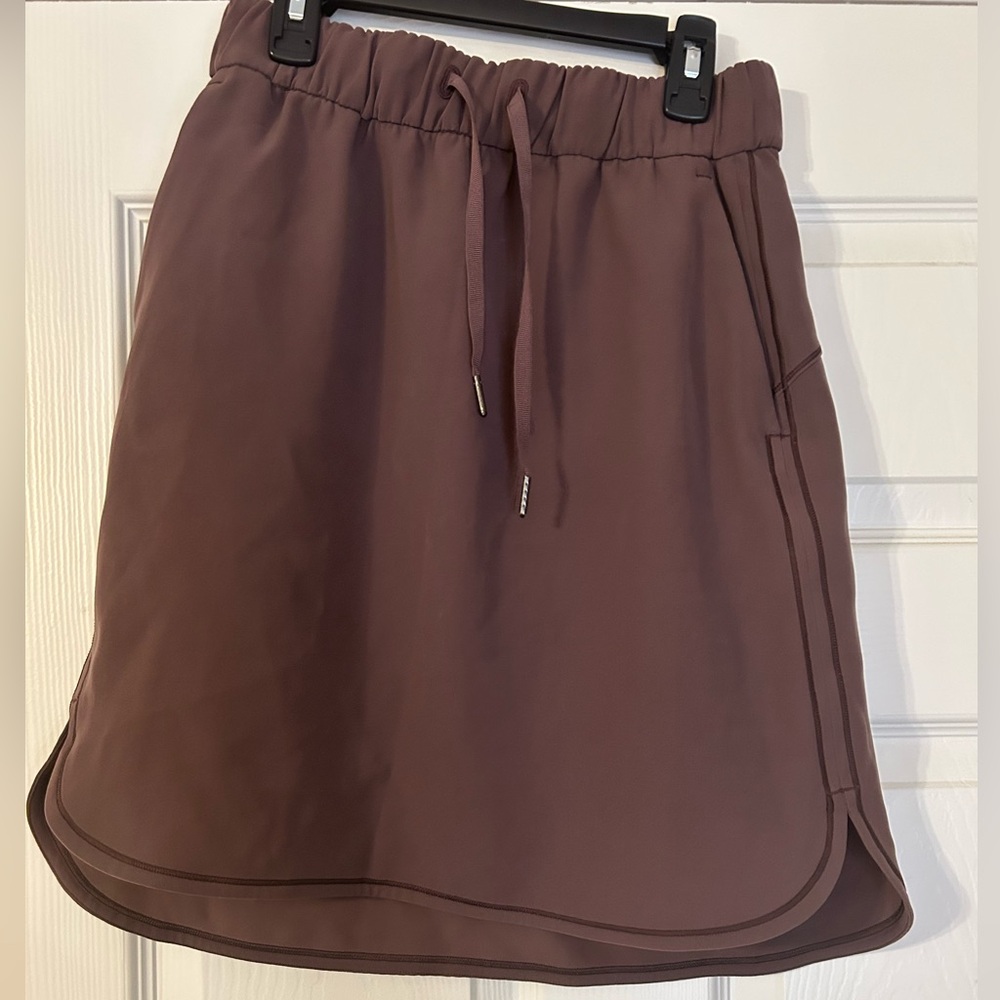 Women's lulu lemon cherry cola skirt